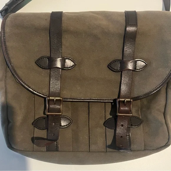 The Filson Field Bag: Rugged Dependability, Refined in Otter Green - Picture 7 of 8